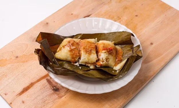 Lontong Oncom: Perpaduan Tradisi Dan Kreativitas Kuliner Sunda