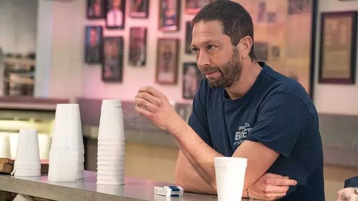 Ebon Moss Bachrach Cetak Prestasi Baru Di Dunia Akting Hiburan