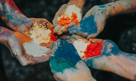 Holi: Festival Warna Yang Terbukti Mampu Memeriahkan India