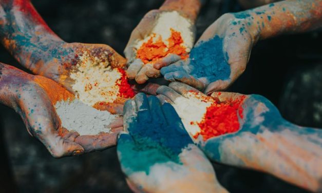 Holi: Festival Warna Yang Terbukti Mampu Memeriahkan India