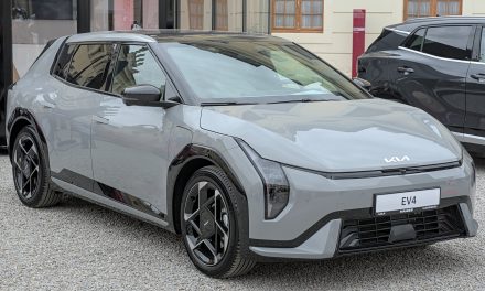 Kia EV4 Varian Long Range Segera Masuk Jalur Produksi Global