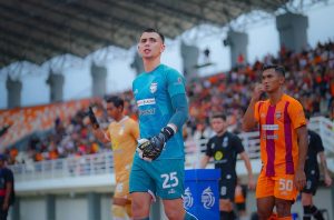 Kiper Borneo FC Nadeo Argawinata Bagi Tips Hadapi Striker Liga 1