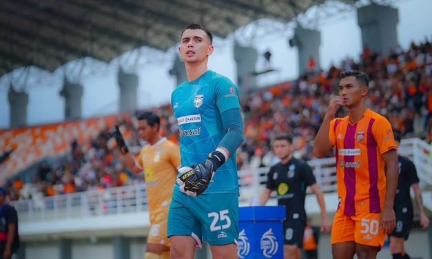 Kiper Borneo FC Nadeo Argawinata Bagi Tips Hadapi Striker Liga 1