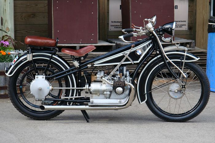 Motor BMW R32 Mengulang Sejarah Legendaris Motor Boxer