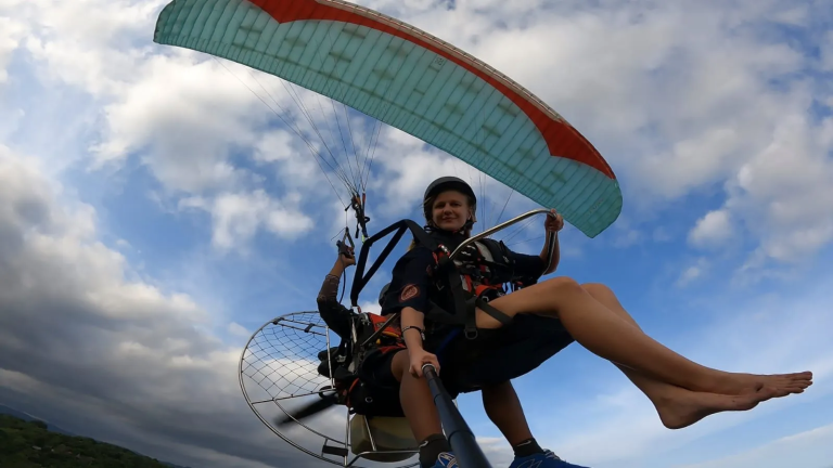 Pesona Paramotor: Menggabungkan Terbang Dan Keindahan Alam