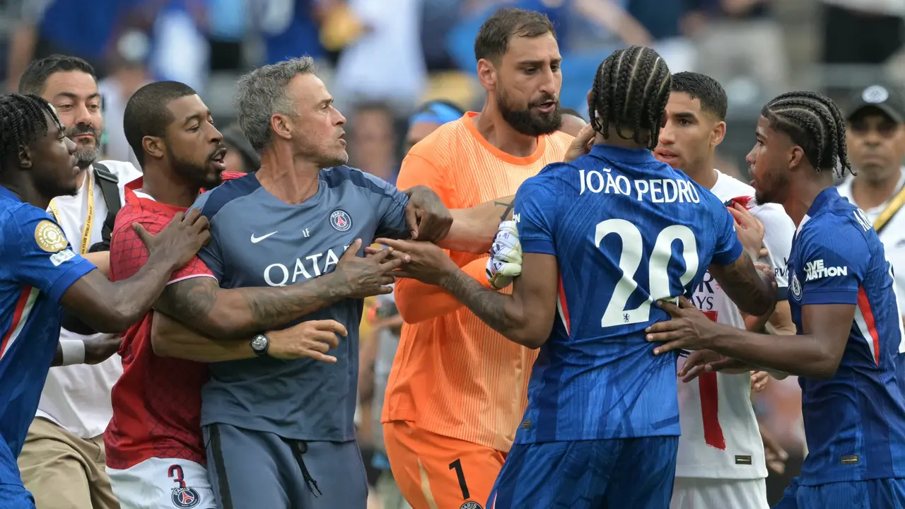 Chelsea Tumbangkan